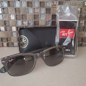 Ray-ban Wayfarer Sunglasses RB2132